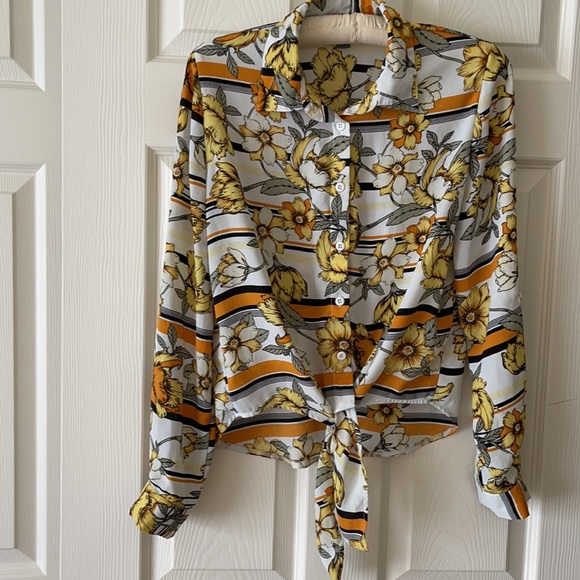Charlotte Russe Size Small Flower print Blouse - Picture 1 of 12